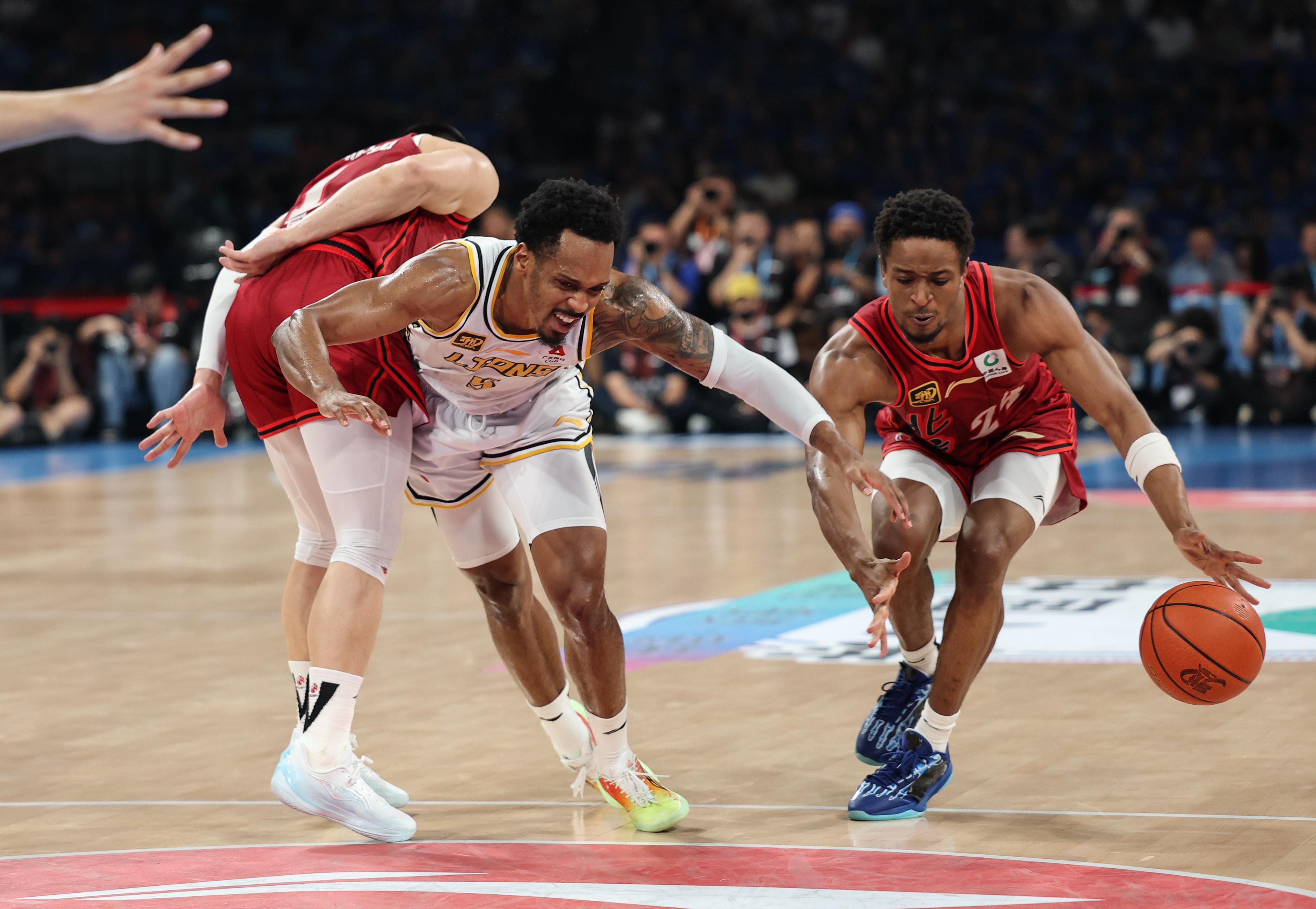 关于今晨突围战来临；多特蒙德围绕NBA总决赛再遭质疑；质疑声仍在；身体对抗强度拉满的信息