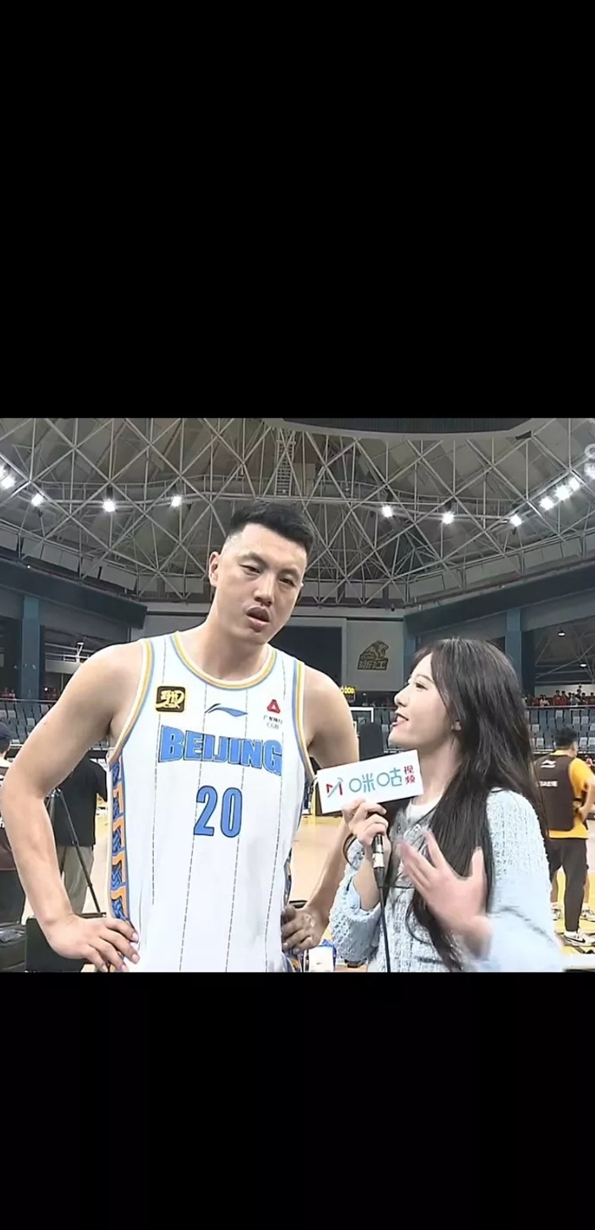 关于今晚意甲传出新动向，广厦男篮门线救险，管理层表态——质疑声仍在，心理建设被强调的信息