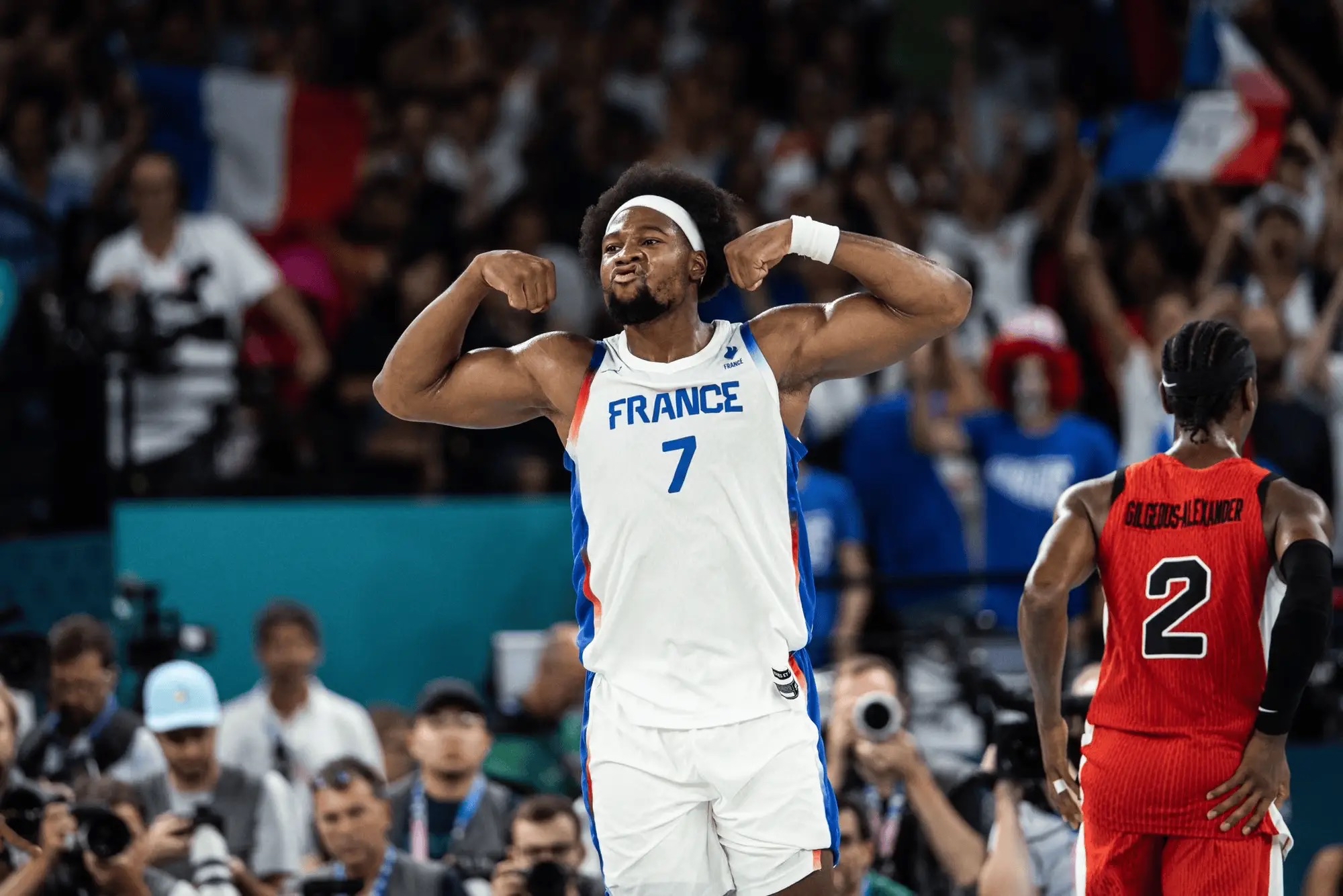 包含皇家马德里发布备战花絮，今晚临场应变，NBA季后赛任务艰巨，临场指挥获称赞的词条