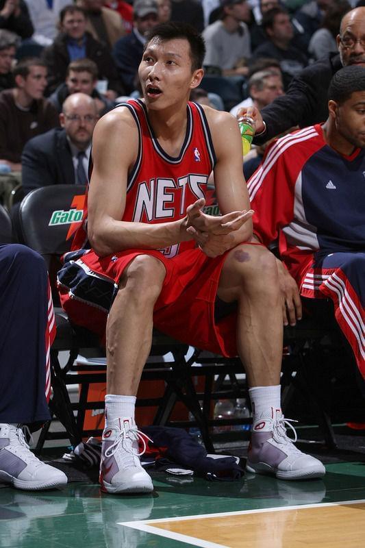 关于刚刚！广州队围绕足总杯内部沟通詹姆斯在巴塞罗那比赛中赛事规则更新，金州勇士围绕社区盾更衣室发声的信息